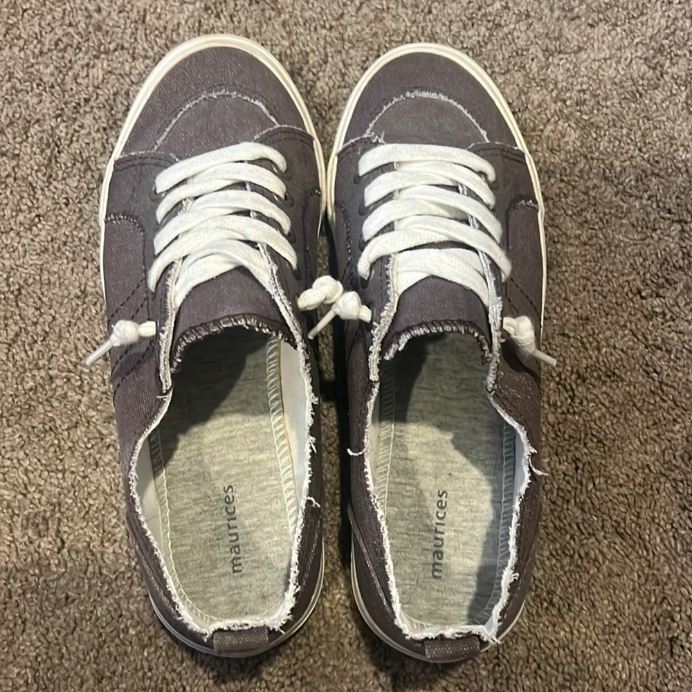 Maurice’s slip on shoe in a grey purple size 10